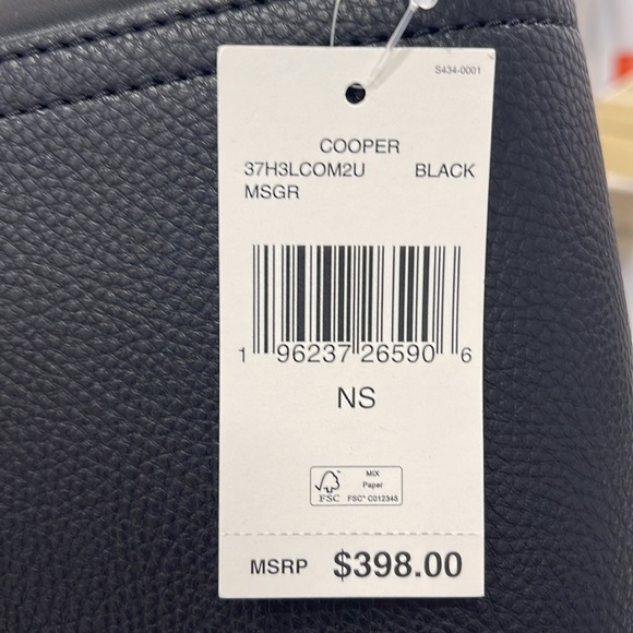 MICHAEL KORS
Cooper Messenger Bag
Black
 NWT - Picture 14 of 16